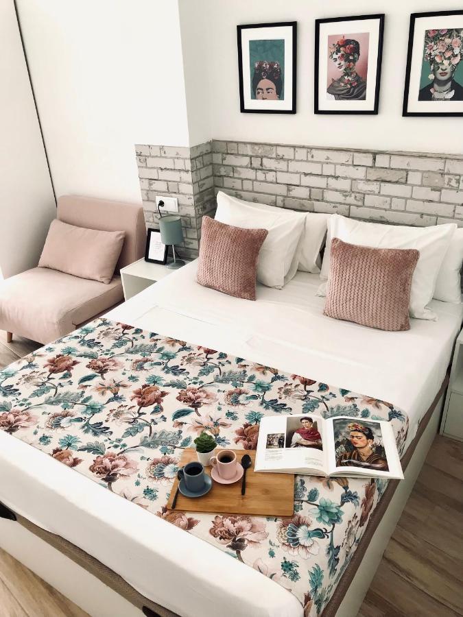 Apartamentos Elite - Art Collection - Frida Mérida Luaran gambar