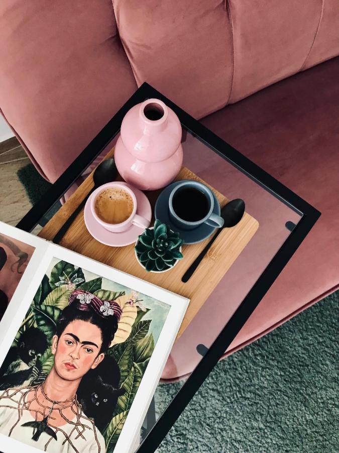 Apartamentos Elite - Art Collection - Frida Mérida Luaran gambar
