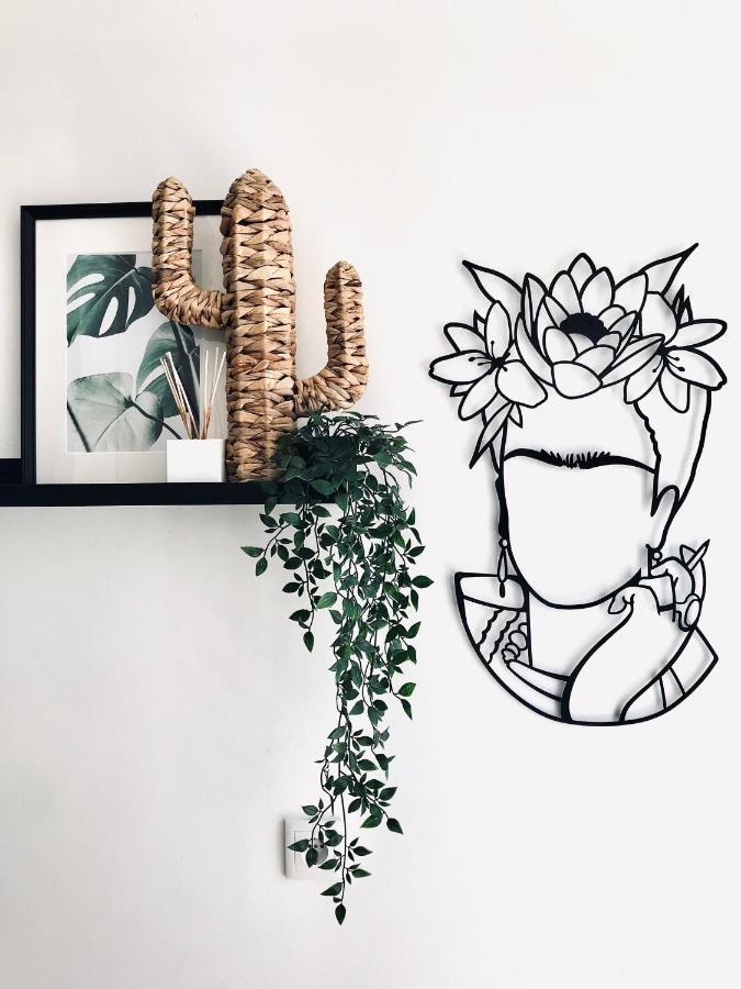 Apartamentos Elite - Art Collection - Frida Mérida Luaran gambar