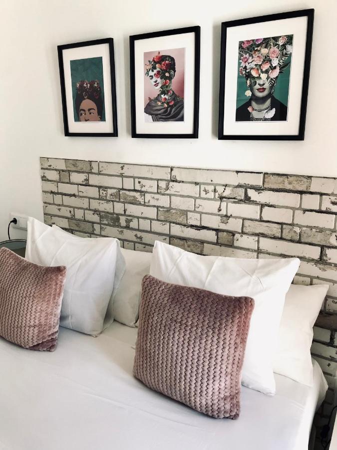 Apartamentos Elite - Art Collection - Frida Mérida Luaran gambar
